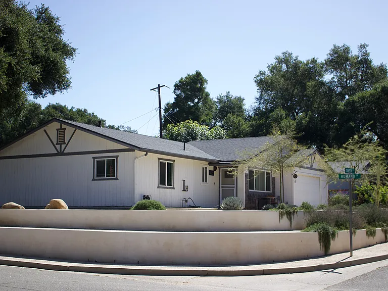 819 Cambon Cir — Photo 4