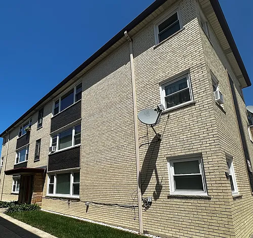 7338 W Belmont Ave #3S Photo 1