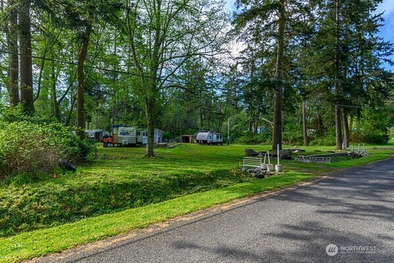 2nd image of 3475 Appian Way