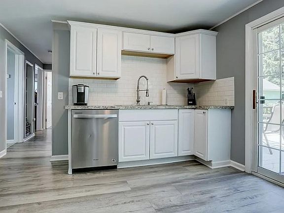 4th image of 187 South Dr