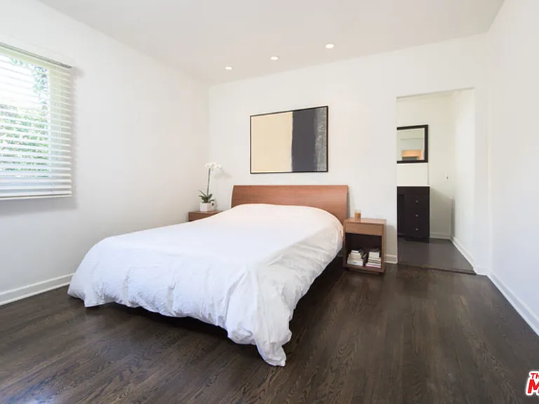 8842 Dorrington Ave — Photo 10
