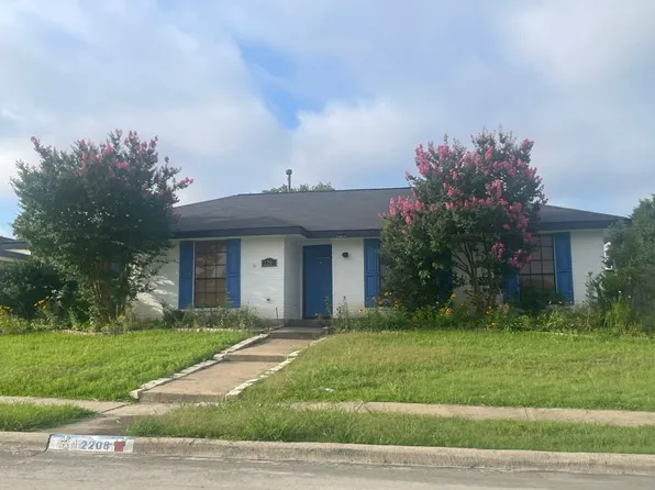 2208 Old Mill Rd, Carrollton, TX 75007