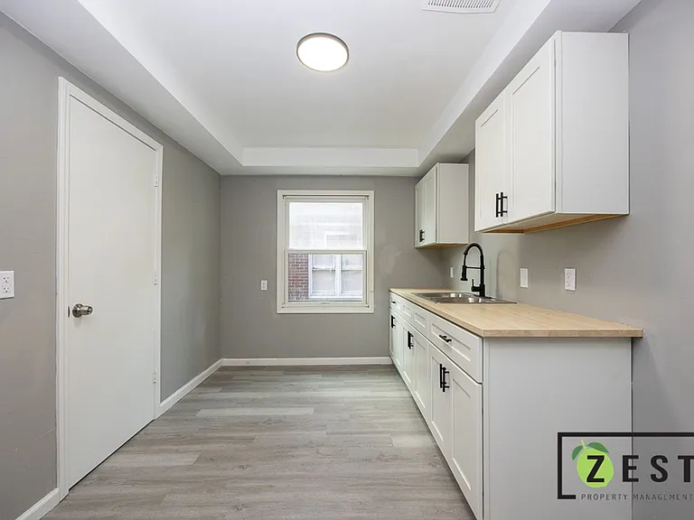 5235 Chatsworth — Photo 12