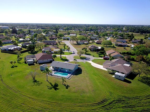 4th image of 1401 SE Escambia Court
