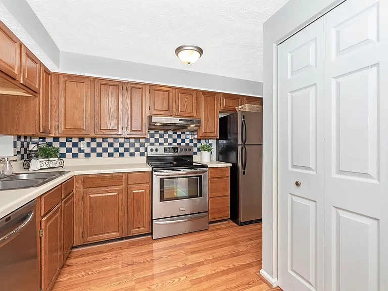 802 Stratford Way #K — Photo 20