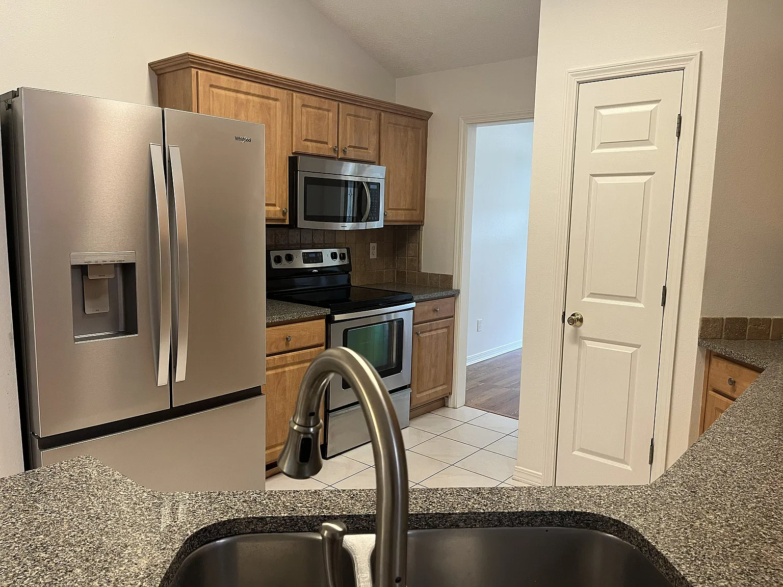4 bed, 2066 sqft, $2,800 — Photo 4
