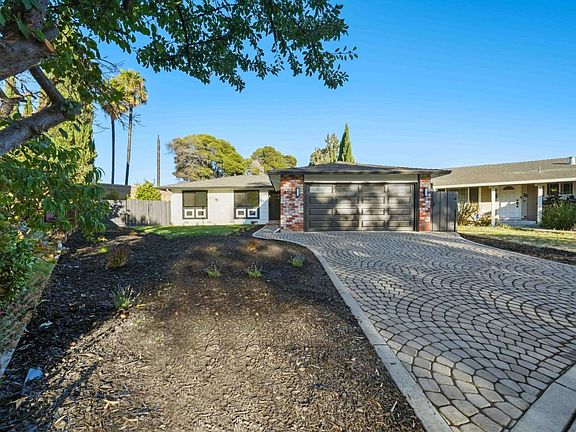 3rd image of 2030 Sierra Wood Dr