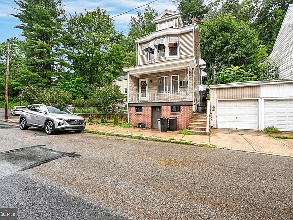 3rd image of 842 Water St
