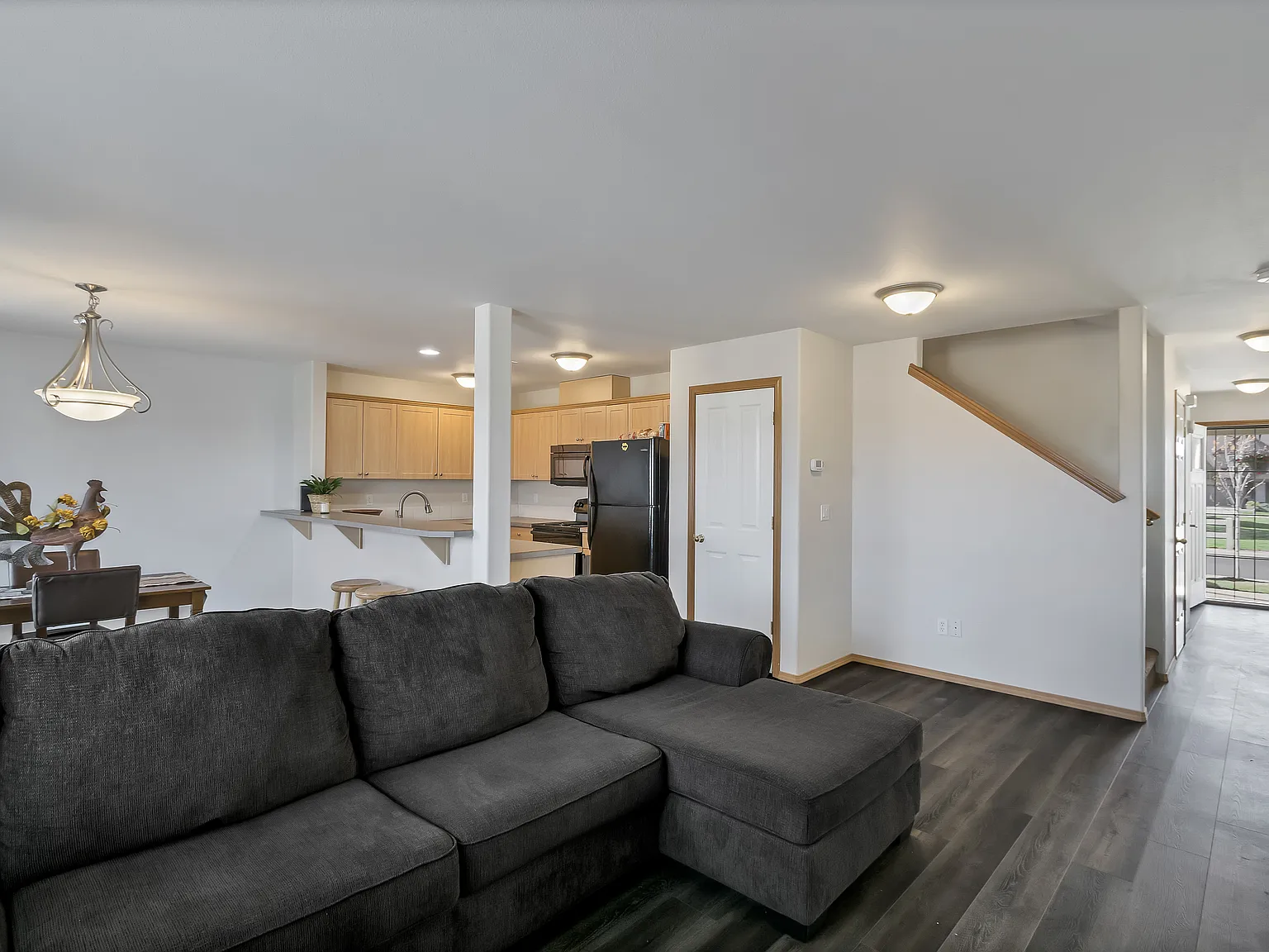 3 bed, 2.5 bath, 1700 sqft, $2,350 — Photo 2