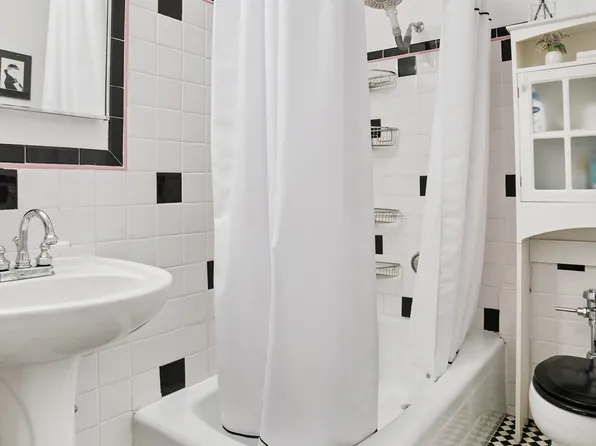 520 East 76th Street image 7 of 9