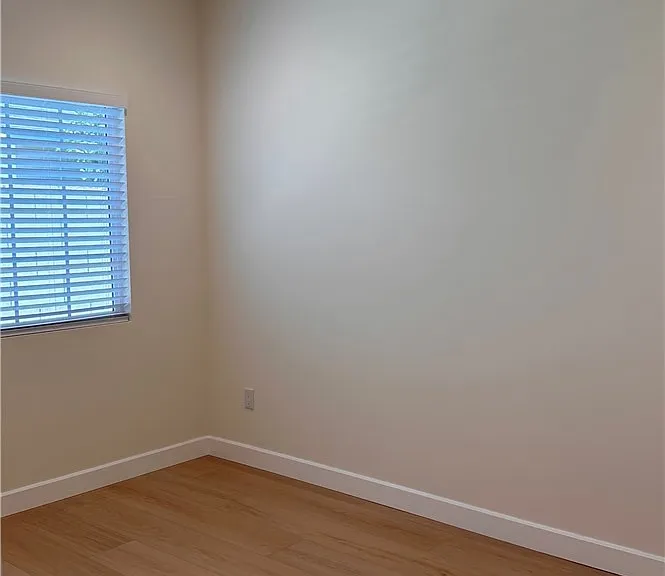 3829 Esmeralda Ave — Photo 6