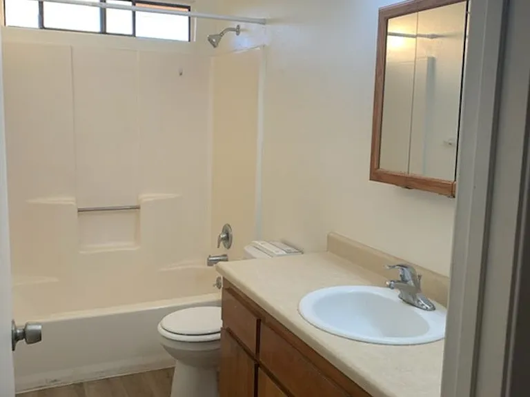 1570 Lakeside Ave — Photo 12