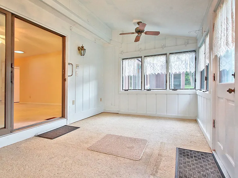854 York Ave — Photo 20