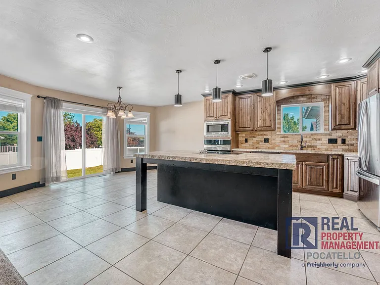 5215 Kymball Dr — Photo 9