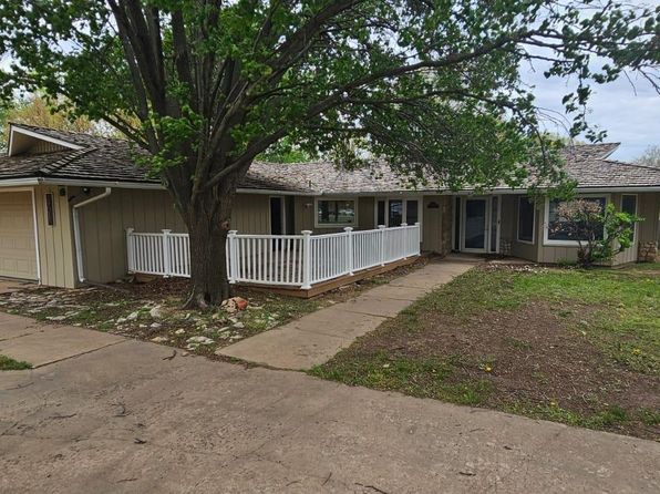 901 S Romney Ter, Wichita, KS 67207