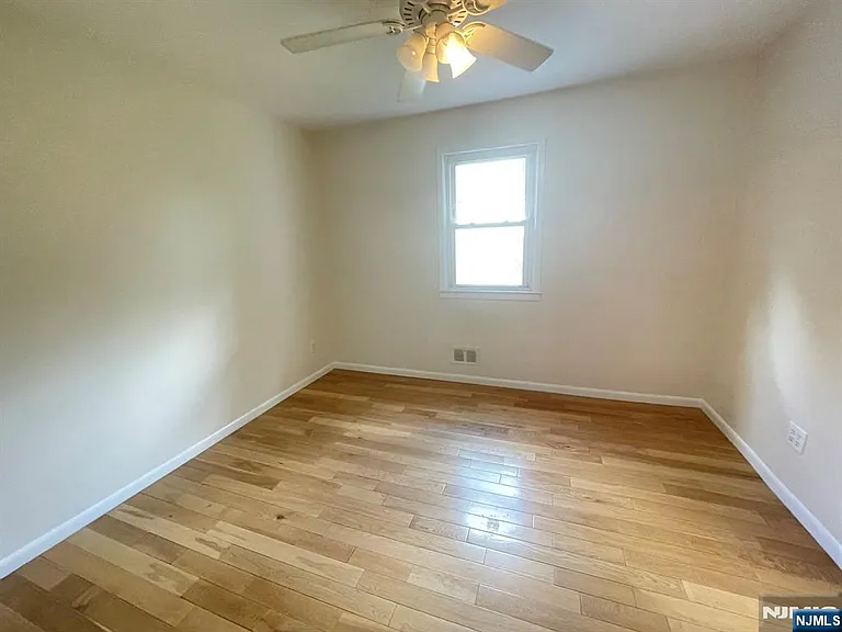 131 Irving St — Photo 9