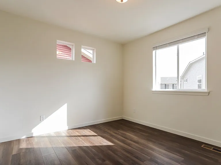 18560 E 47th Ave — Photo 12