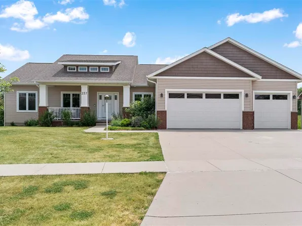 237 Cherry Ln, Tiffin, IA 52340