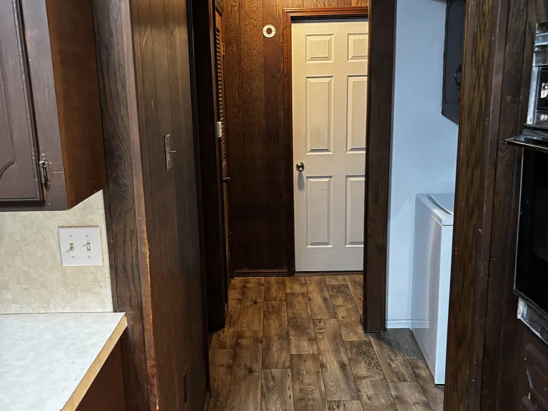 707 Louise St — Photo 8