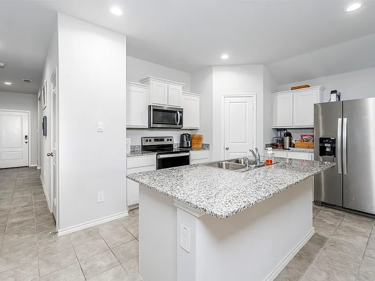 417 Destin Dr — Photo 3