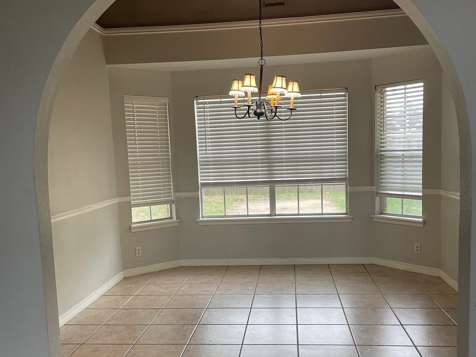 3 bed, 2.5 bath, 2247 sqft, $2,000 — Photo 3
