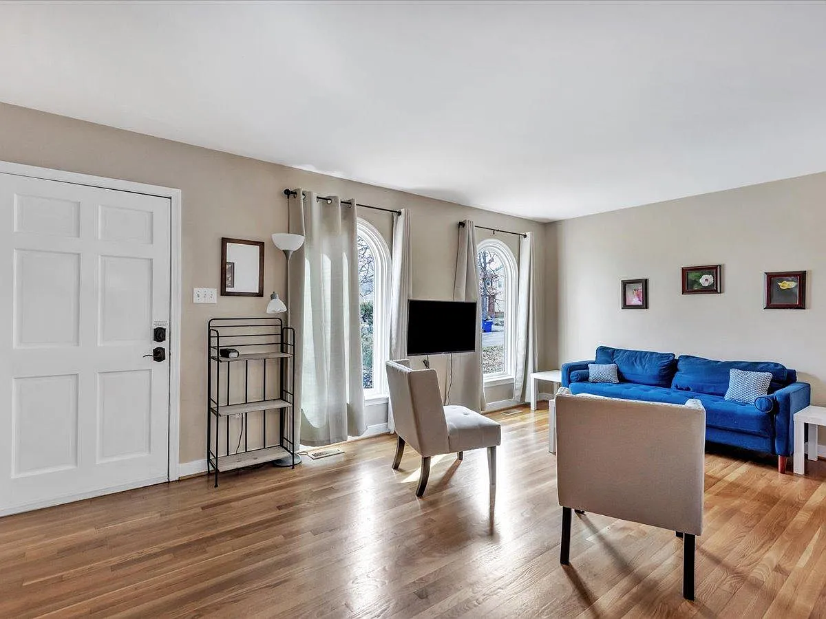 5 bed, 1970 sqft, $4,600 — Photo 4