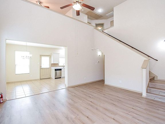 5th image of 2106 Harmon Crest Ct
