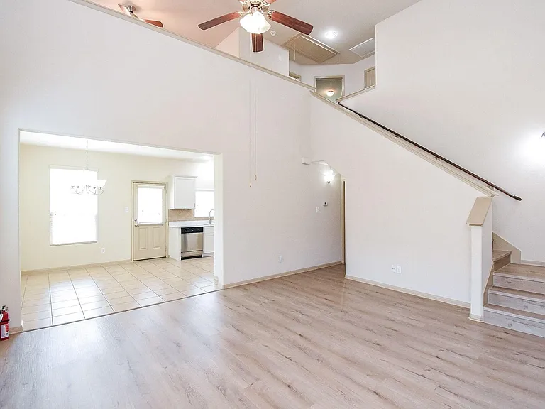 2106 Harmon Crest Ct — Photo 5