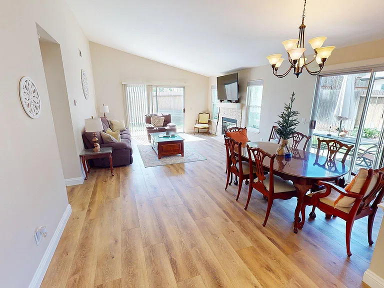 14640 Marymount St — Photo 2