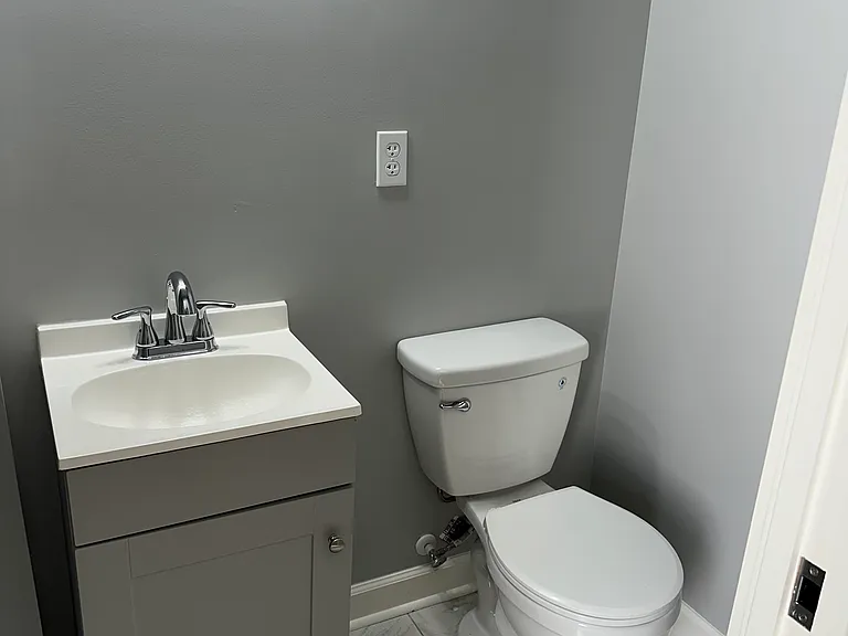 1119 Biltmore St — Photo 9