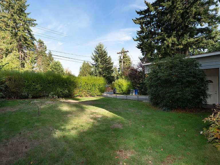 15323 SE 42nd St — Photo 4