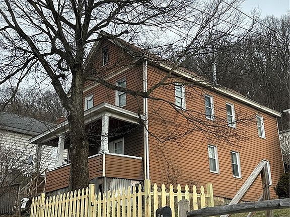 2nd image of 934 Ridge Ave