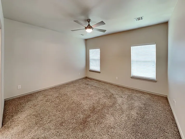 9416 NW 91st Cir — Photo 11