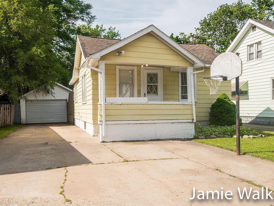 1st image of 368 Janet St SE
