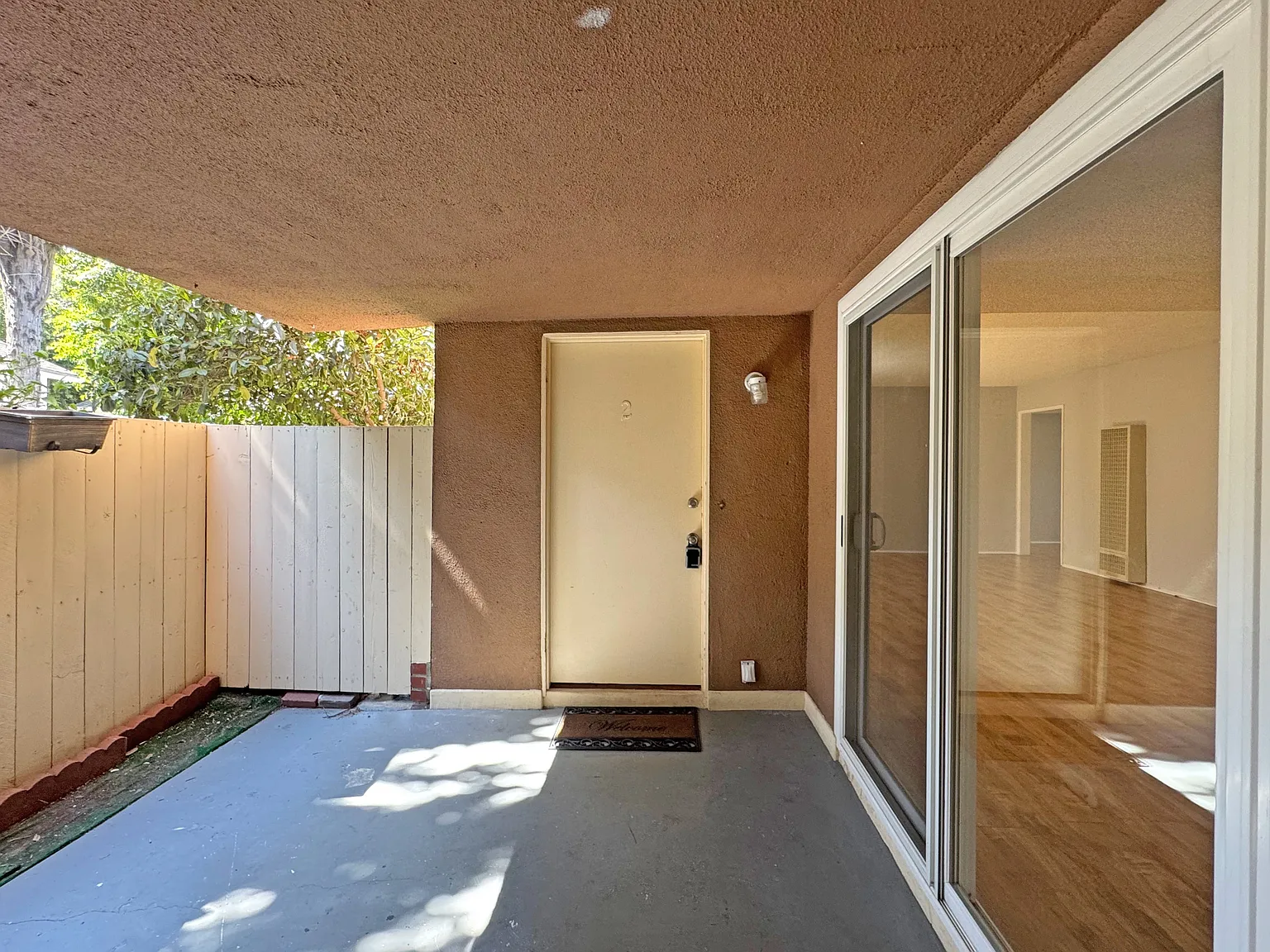 2 bed, 1000 sqft, $2,595 — Photo 2