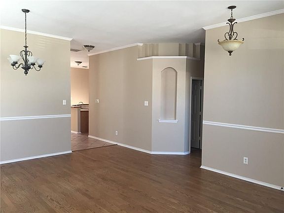 3rd image of 6803 Southgate Dr