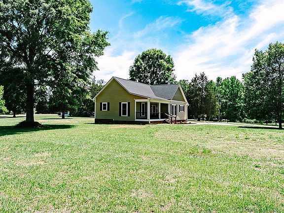 3rd image of 117 Humphries Cir