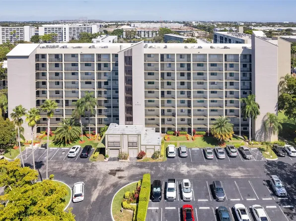 2205 S Cypress Bend Drive #104, Pompano Beach, FL 33069