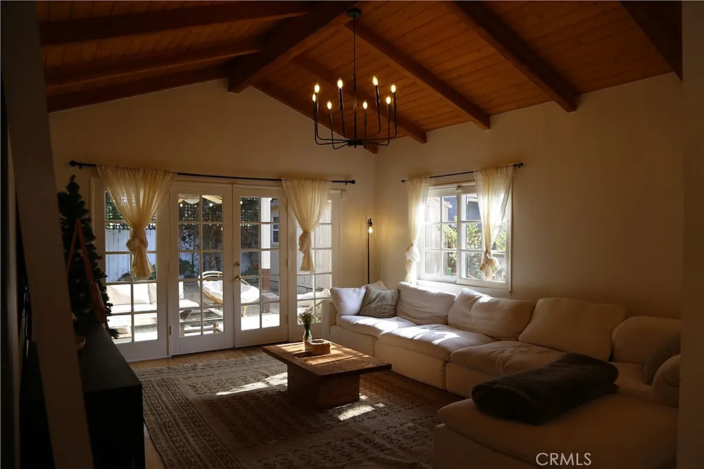 3 bed, 1900 sqft, $5,450 — Photo 4