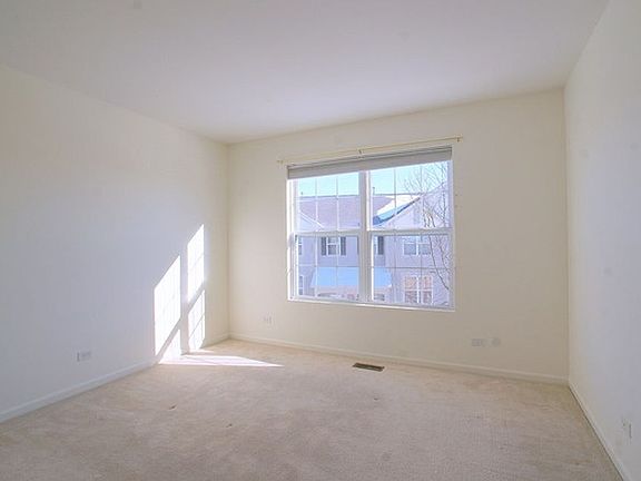 3rd image of 969 Ellsworth Dr