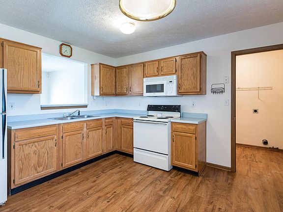 5th image of 8019 Kenhurst Dr