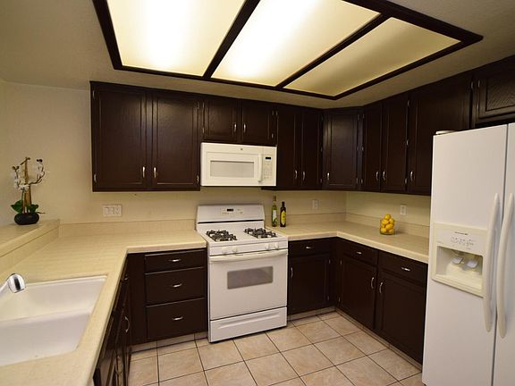 4th image of 85 Saddletree Ct