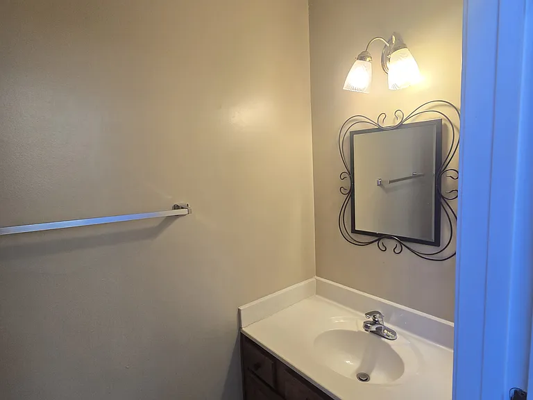 609 Hopewell Park — Photo 17