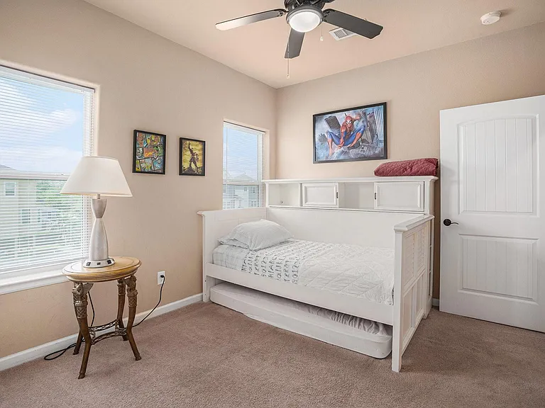 1333 N Meyer Ave — Photo 33