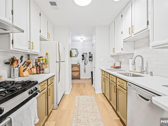 5th image of 2213 Hilltop Rd