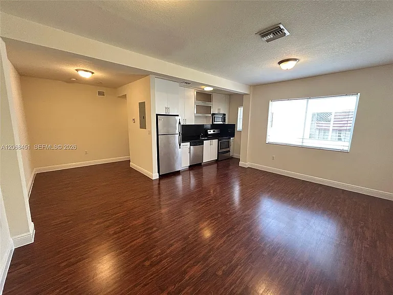 2931 Sheridan Ave #12 — Photo 5