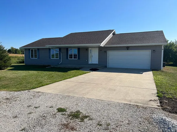 323 Wilson Dr, Carlock, IL 61725