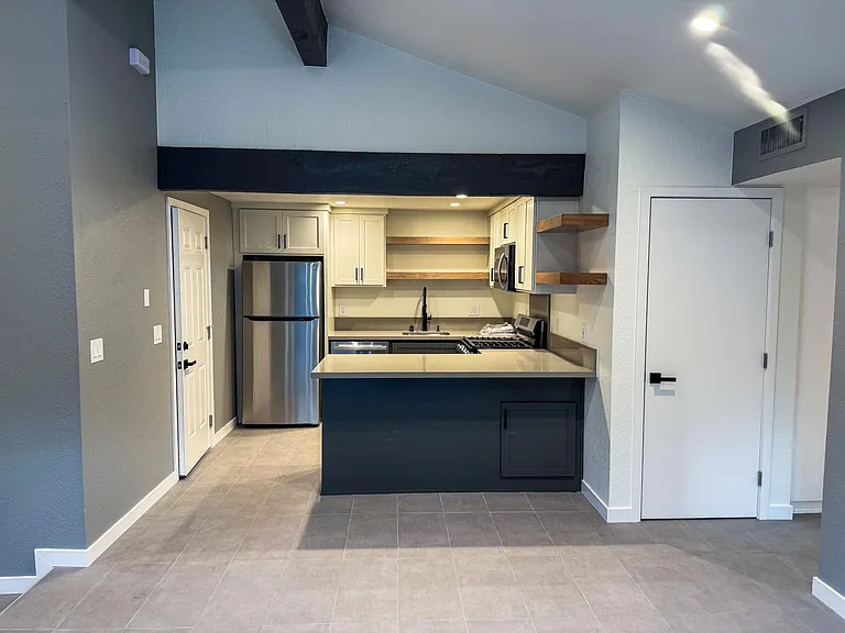 2604 Latham Dr — Photo 14