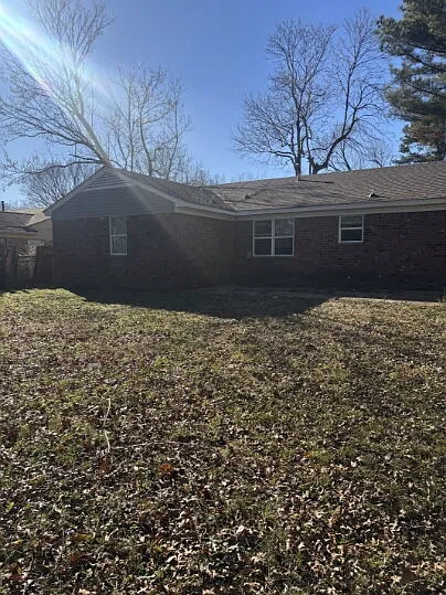 4 bed, 1.0 bath, 1184 sqft, $1,250 — Photo 2