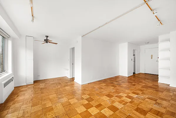 Rented by AVENUE 8 INC | media 6